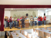 Der Chor "Vocal Harmonies" unter Michael Binder bim Einsingen