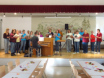 Der Chor "Vocal Harmonies" unter Michael Binder bim Einsingen